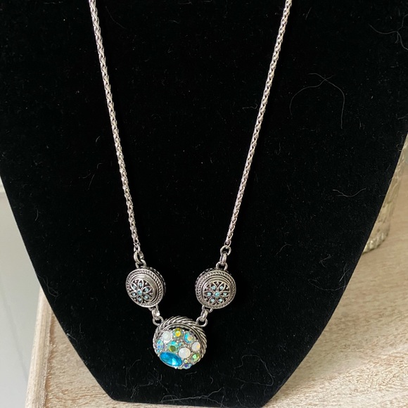 Neclace - Picture 2 of 4